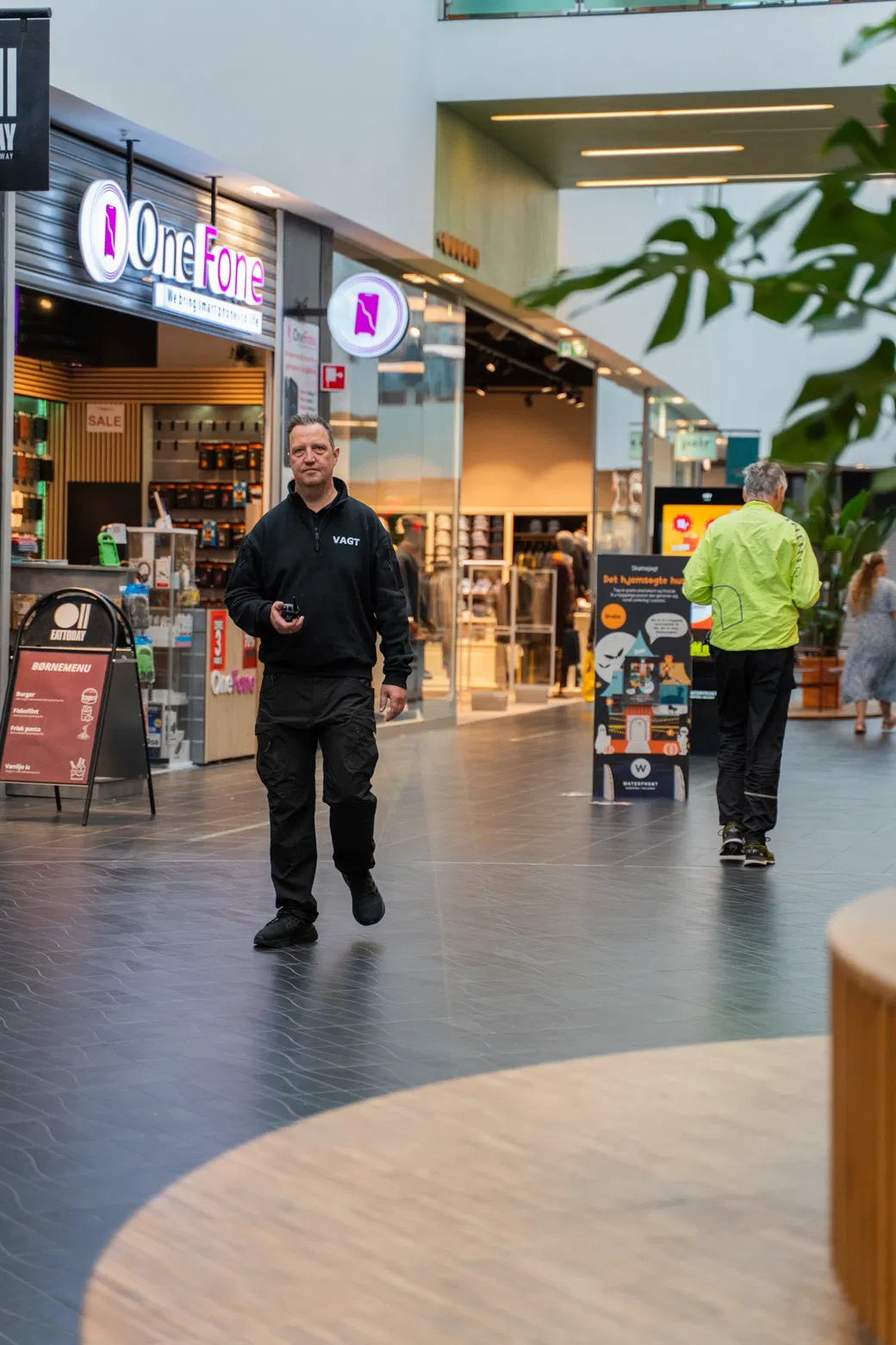 Proteon-vagt ved butik og center